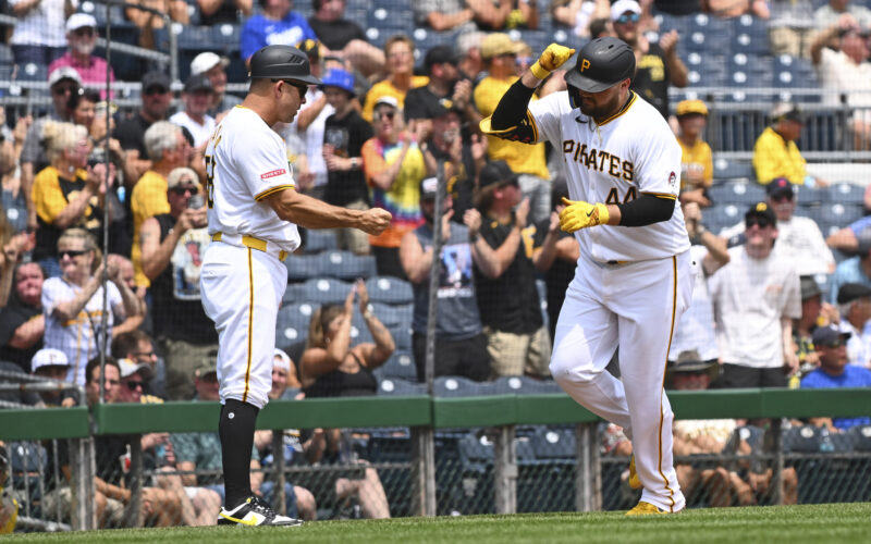 Bucs take 2 of 3 from Cards